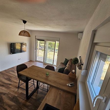 Holiday House Aurora Borealis Ervenik Екстер'єр фото