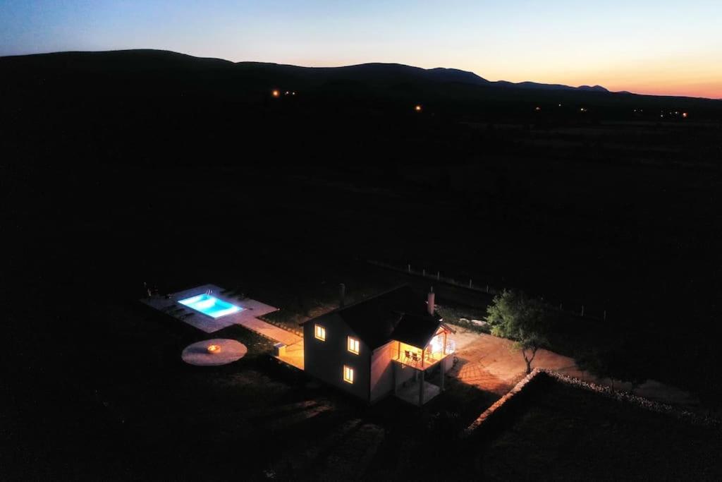 Holiday House Aurora Borealis Ervenik Екстер'єр фото