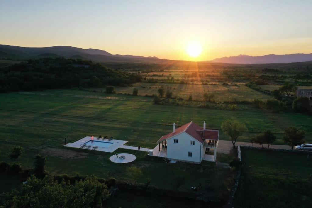 Holiday House Aurora Borealis Ervenik Екстер'єр фото