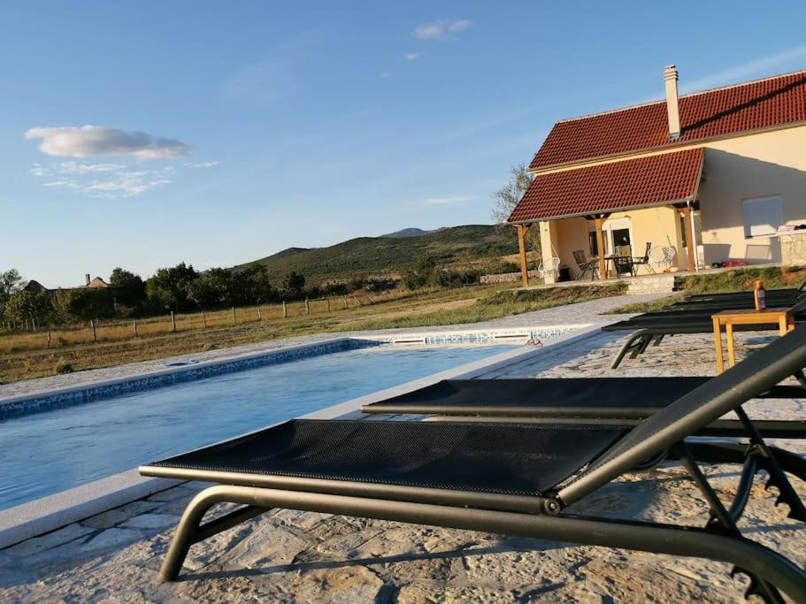 Holiday House Aurora Borealis Ervenik Екстер'єр фото