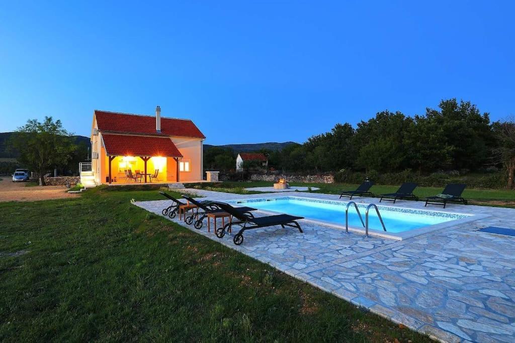 Holiday House Aurora Borealis Ervenik Екстер'єр фото