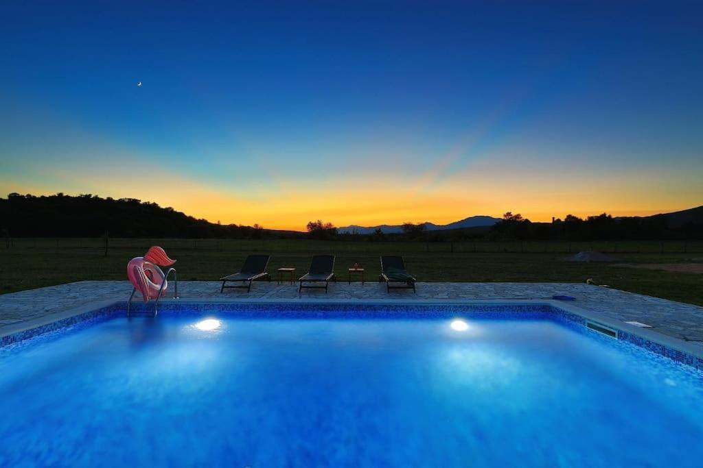 Holiday House Aurora Borealis Ervenik Екстер'єр фото