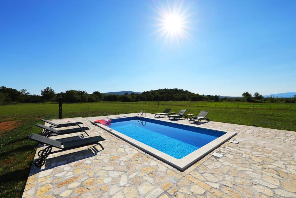 Holiday House Aurora Borealis Ervenik Екстер'єр фото