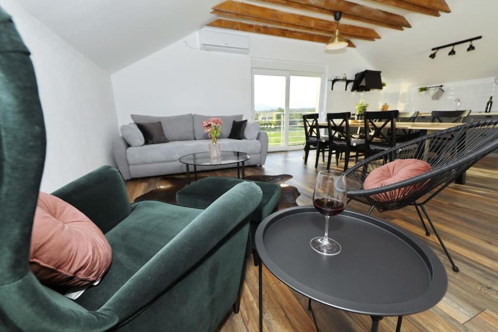 Holiday House Aurora Borealis Ervenik Екстер'єр фото