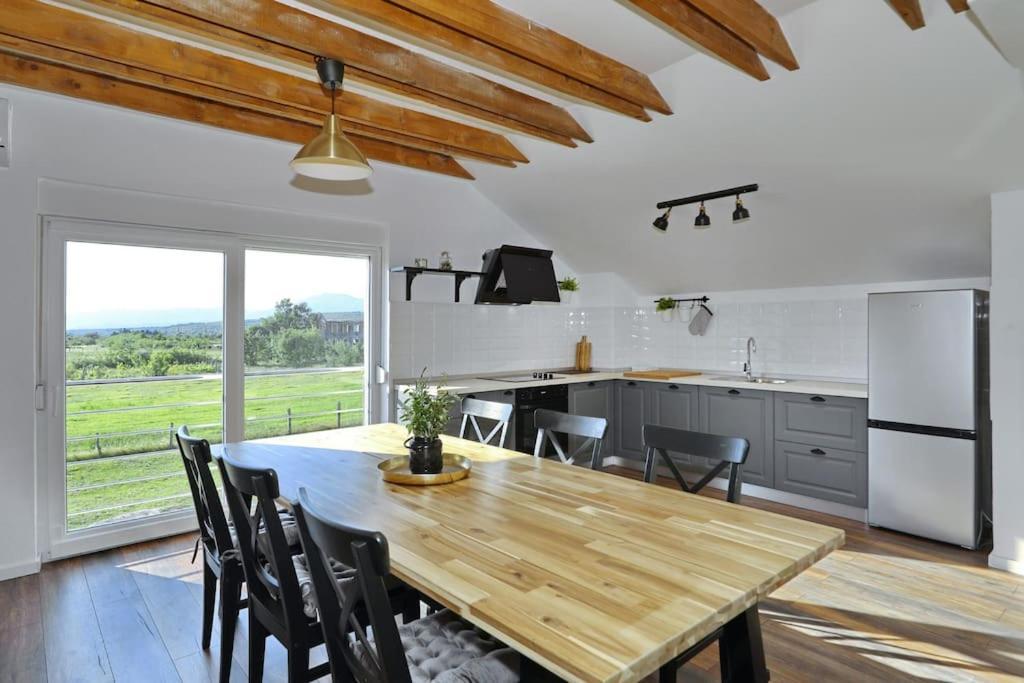 Holiday House Aurora Borealis Ervenik Екстер'єр фото